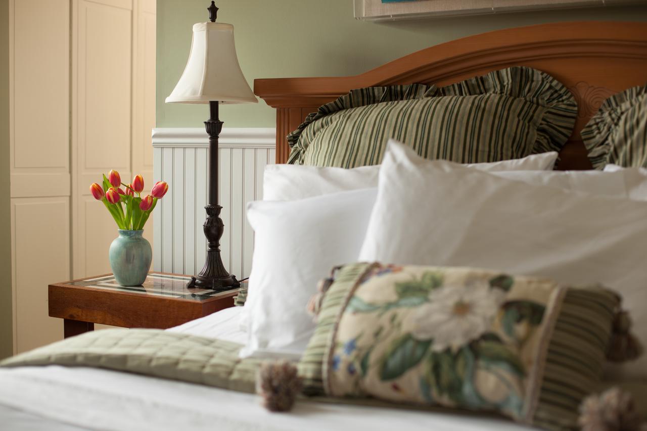 A Butlers Manor Bed & Breakfast เซาแทมป์ตัน ภายนอก รูปภาพ
