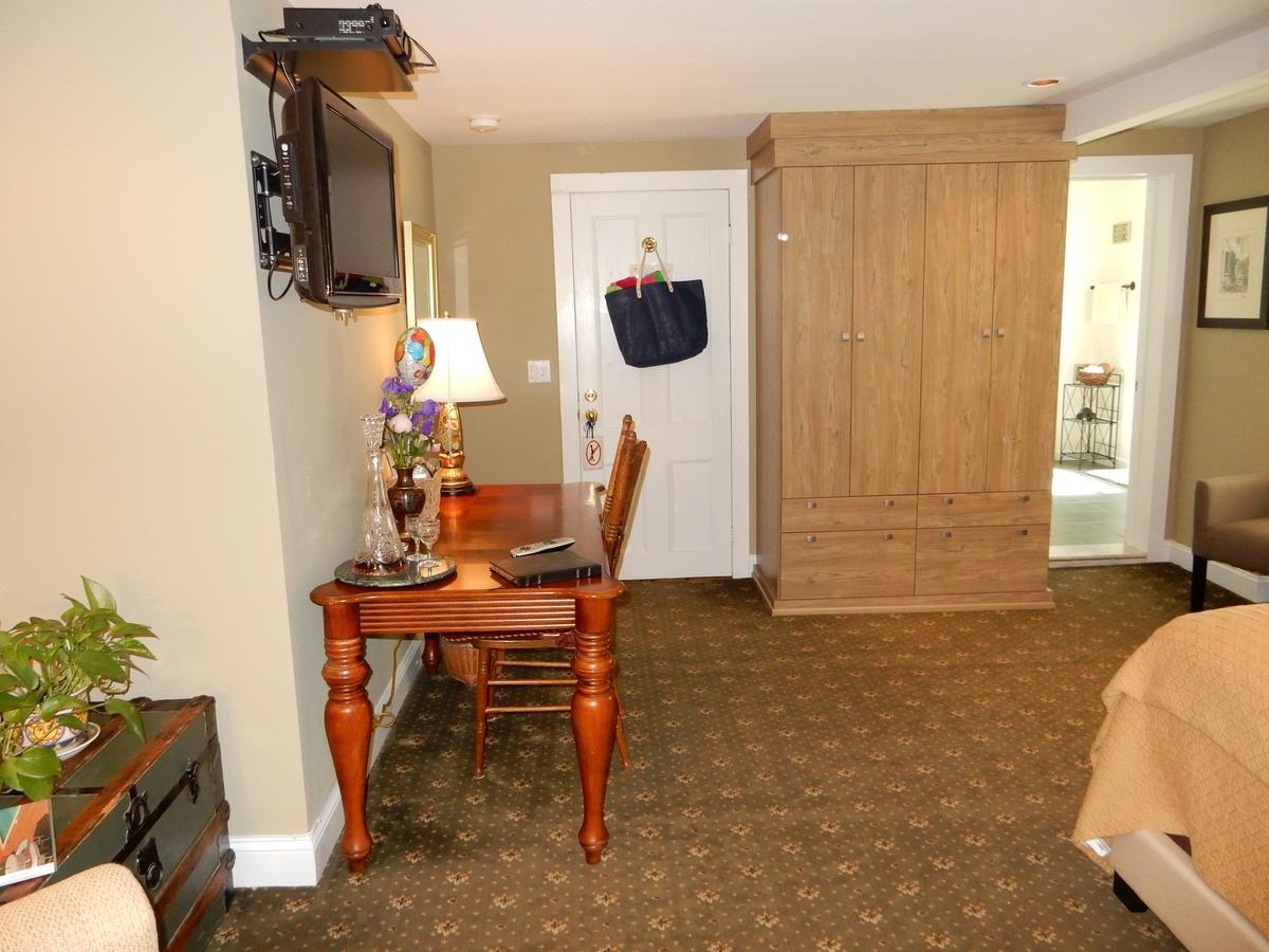 A Butlers Manor Bed & Breakfast เซาแทมป์ตัน ภายนอก รูปภาพ