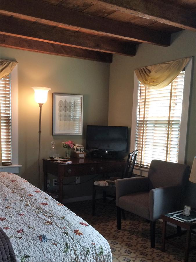 A Butlers Manor Bed & Breakfast เซาแทมป์ตัน ภายนอก รูปภาพ